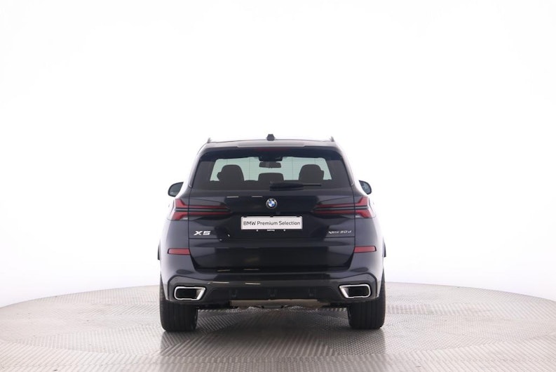 Vehicle image BMW X5