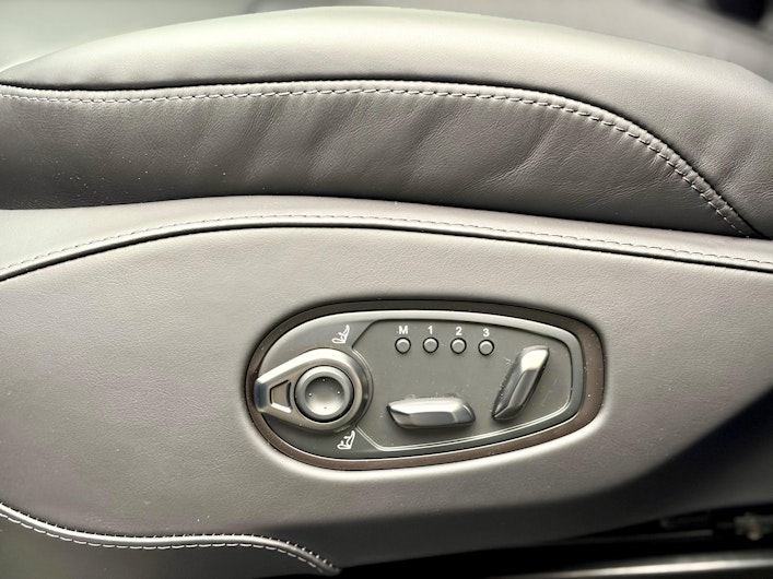 immagine del veicolo ASTON MARTIN DBX