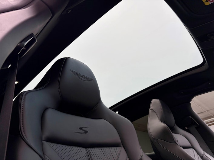 immagine del veicolo ASTON MARTIN DBX