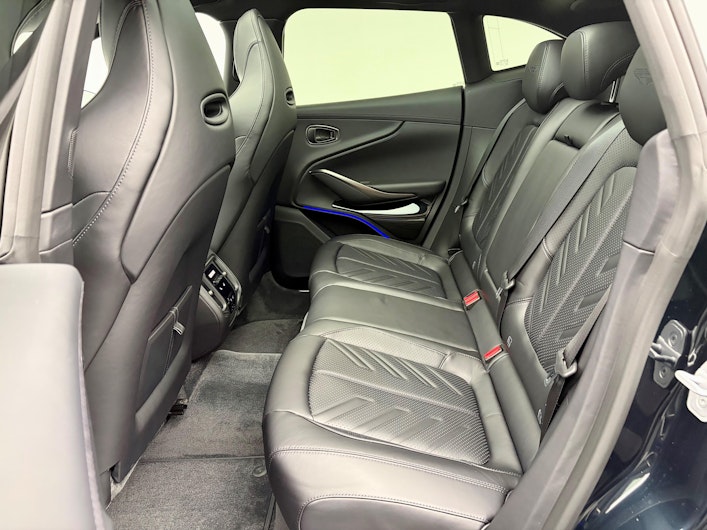 immagine del veicolo ASTON MARTIN DBX