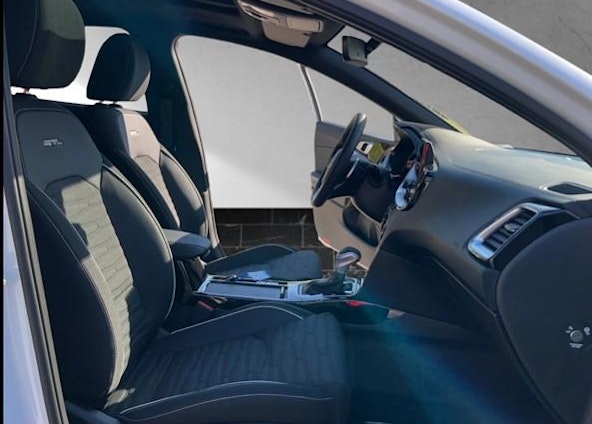 Vehicle image 4 Vehicle image 4