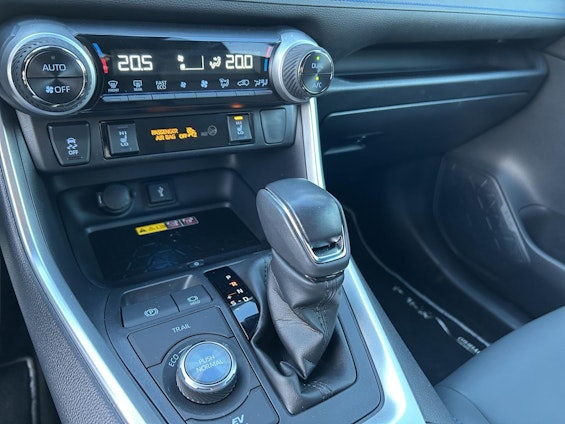 Vehicle image 15 Vehicle image 15