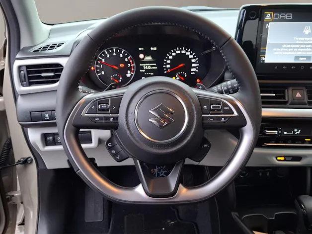 Suzuki Swift 1.2 Sakura Top Hybrid Automat