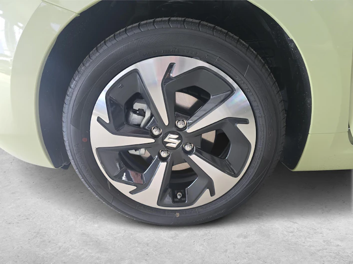 immagine del veicolo SUZUKI SWIFT