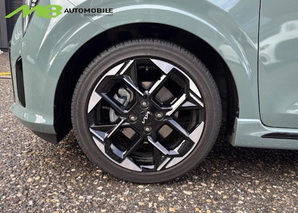 Vehicle image 10 Vehicle image 10