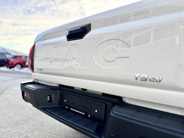 JAC T9 EV EV Luxury