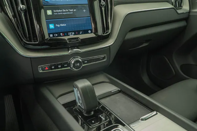 VOLVO XC60 2.0 T6 TE Ultimate Dark eAWD