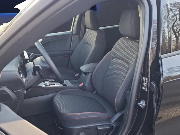 Ford Kuga 2.5i FHEV FULL-HYBRID 183 PS ST-Line 4x4 AUTOMAT
