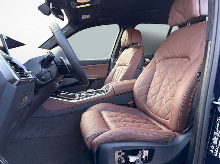 Vehicle image BMW X5