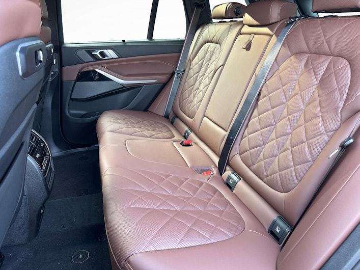 Vehicle image BMW X5