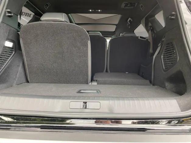 Peugeot 5008 Electrique 325ch AWD Launch Edition