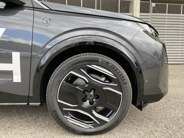 Peugeot 5008 Electrique 325ch AWD Launch Edition