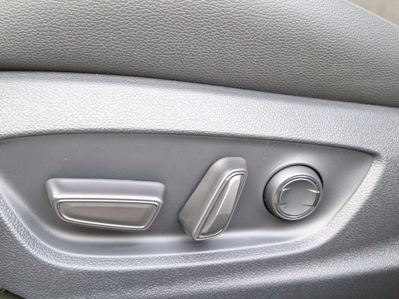 Vehicle image 18 Vehicle image 18