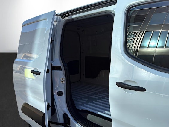 Vehicle image 8 Vehicle image 8