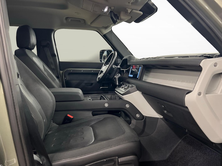 Vehicle image LAND ROVER DEFENDER