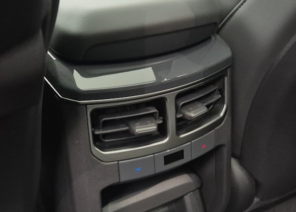 Vehicle image 14 Vehicle image 14