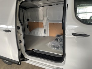 Vehicle image PEUGEOT e-Expert Kaw. Standard 75 kWh