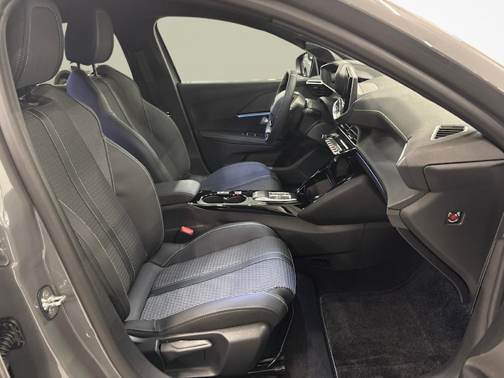 Vehicle image PEUGEOT 208