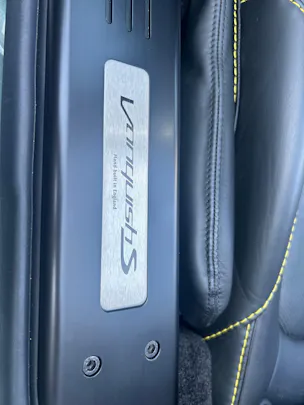 Aston Martin Vanquish S Volante 6.0 V12