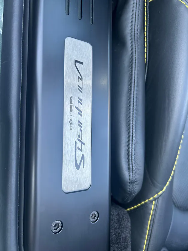 Aston Martin Vanquish S Volante 6.0 V12