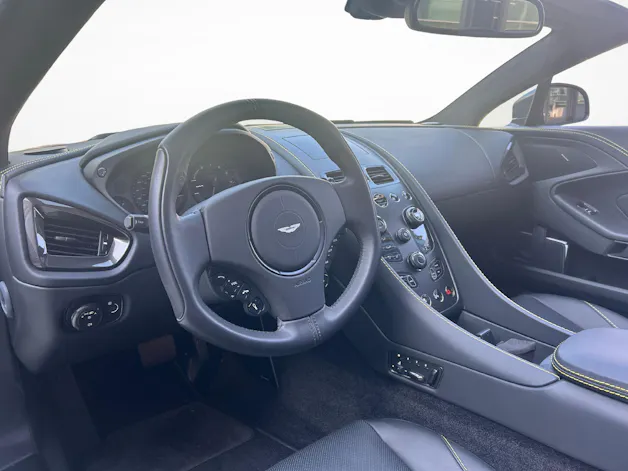Aston Martin Vanquish S Volante 6.0 V12
