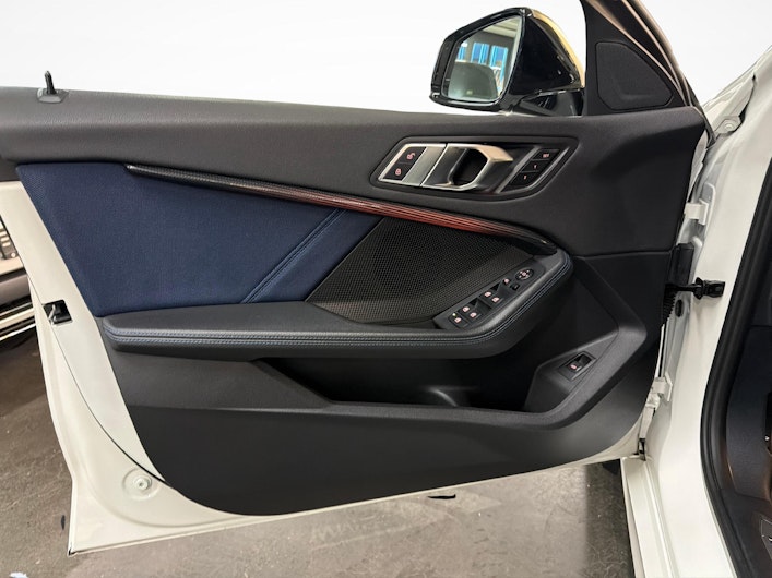 Vehicle image BMW 1 SERIES