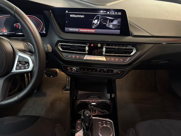 Vehicle image BMW 1 SERIES