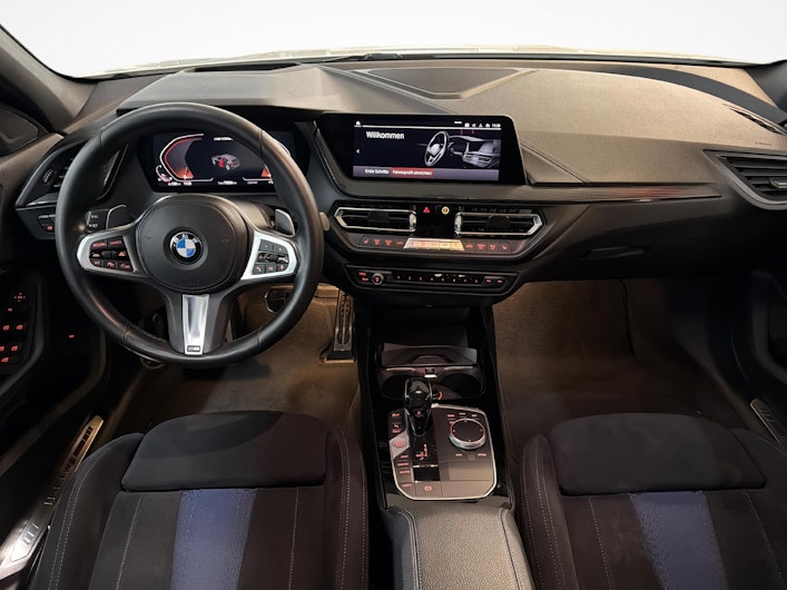 Vehicle image BMW 1 SERIES