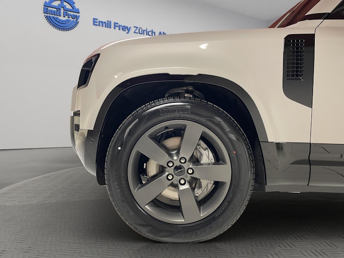 Vehicle image LAND ROVER DEFENDER