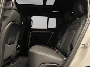 Vehicle image LAND ROVER Defender 110 3.0 D I6 350 X-Dynamic HSE (7-Plätzer)