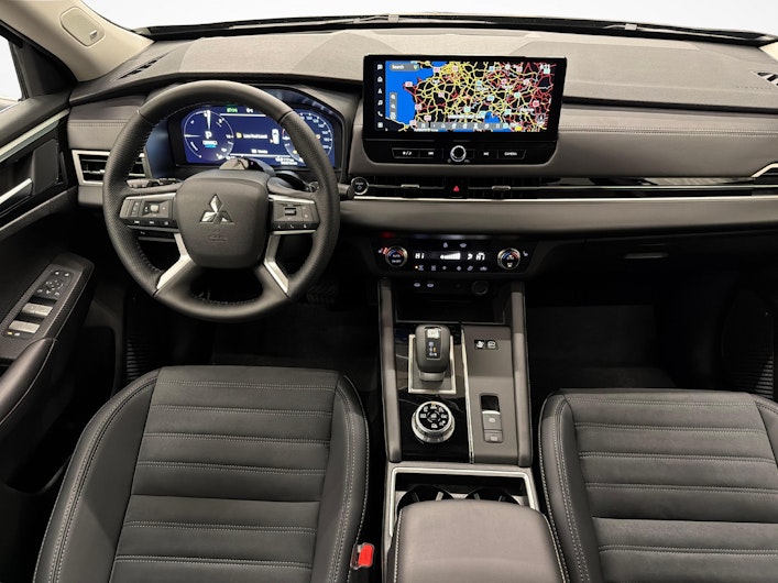 Vehicle image MITSUBISHI OUTLANDER