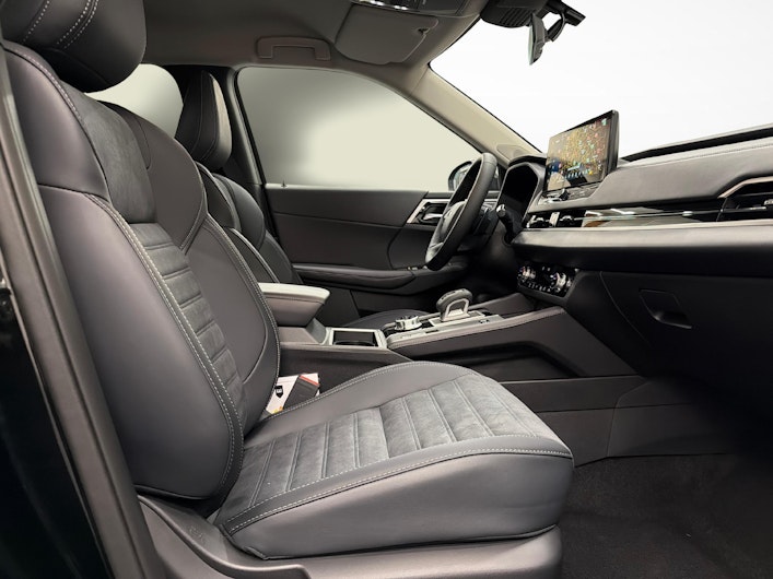 Vehicle image MITSUBISHI OUTLANDER