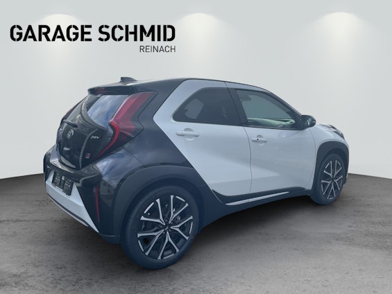 Vehicle image 6 Vehicle image 6