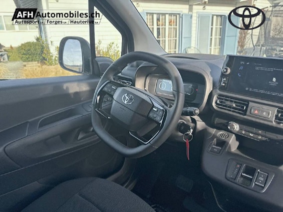 Vehicle image 10 Vehicle image 10