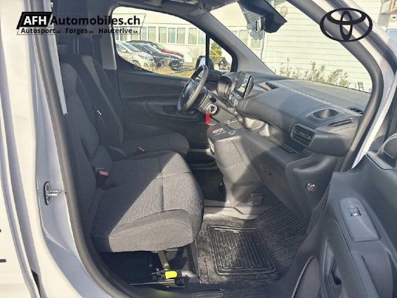 Vehicle image 12 Vehicle image 12