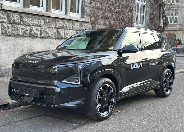 First vehicle image First vehicle image