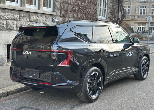 Vehicle image 3 Vehicle image 3