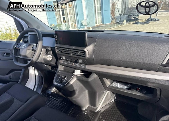 Vehicle image 17 Vehicle image 17