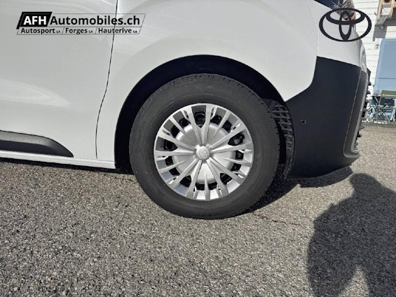 Vehicle image 16 Vehicle image 16