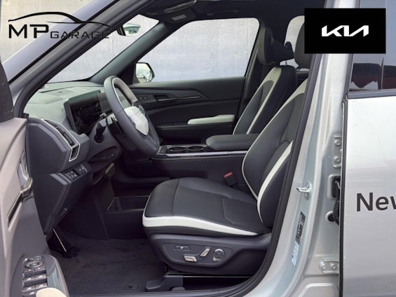 Vehicle image 14 Vehicle image 14