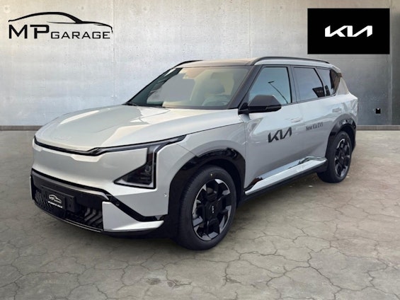 First vehicle image First vehicle image