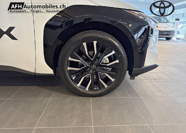 Vehicle image 17 Vehicle image 17