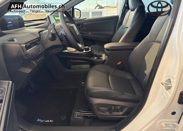 Vehicle image 13 Vehicle image 13