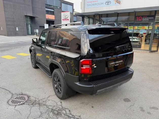 Toyota Land Cruiser 2.8 D 48V Style