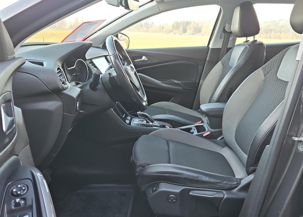 Vehicle image 6 Vehicle image 6