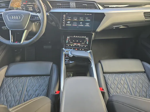 Audi e-tron 55 S Line Black Edition quattro