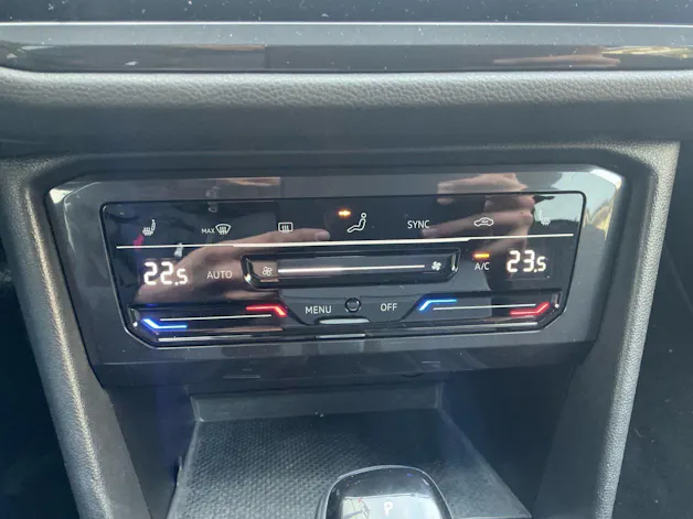 VW Tiguan Allspace 1.5 TSI DSG *** 7 - SITZE & ANHÄNGEKUPPLUNG ***