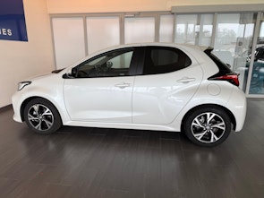 Vehicle image TOYOTA Yaris 1.5 VVT-i HSD Trend