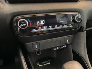 Vehicle image TOYOTA Yaris 1.5 VVT-i HSD Trend