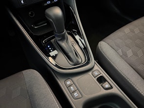 Vehicle image TOYOTA Yaris 1.5 VVT-i HSD Trend